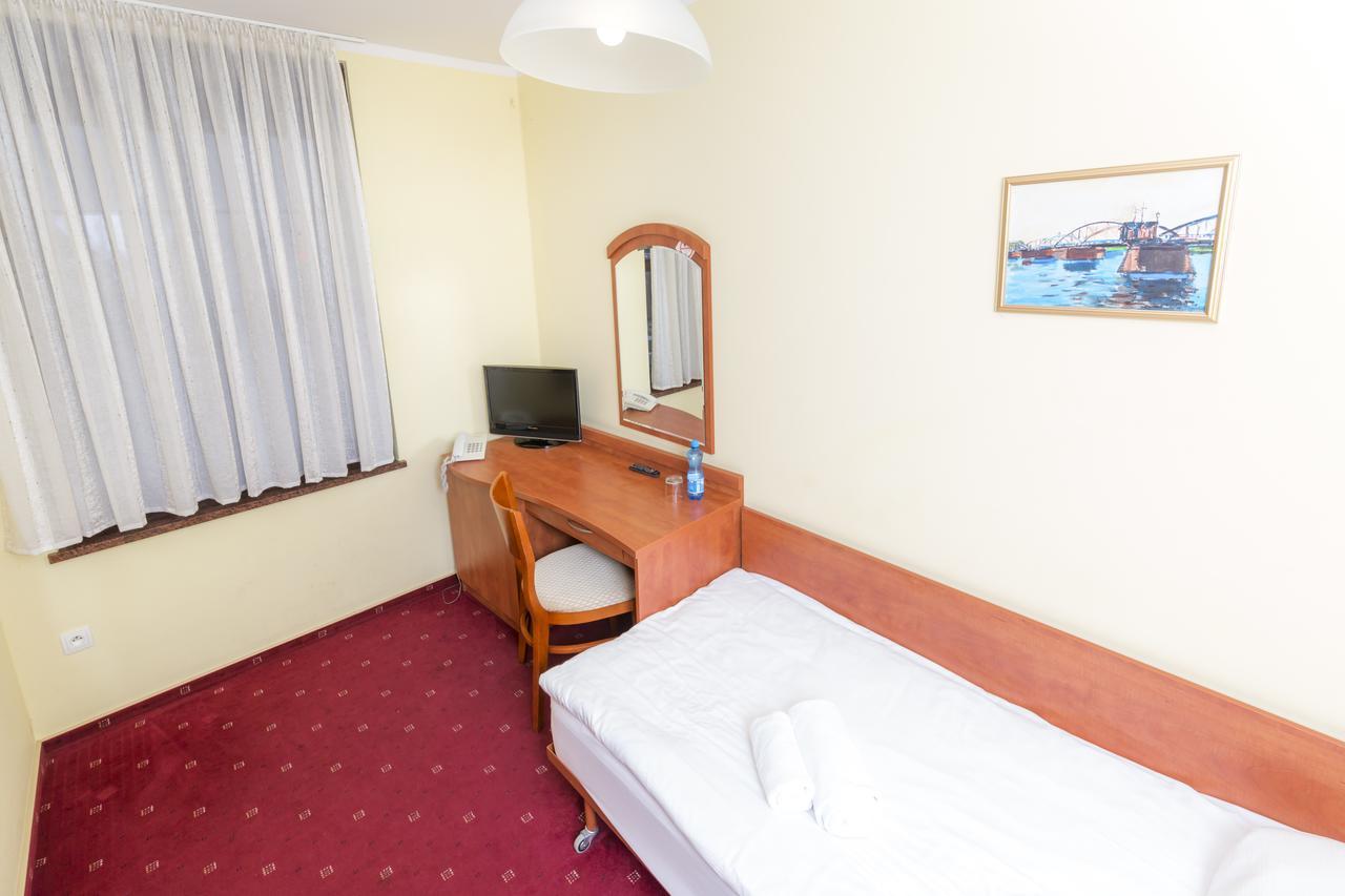 קוסטרזין נאד אודרה Hotel Bastion מראה חיצוני תמונה