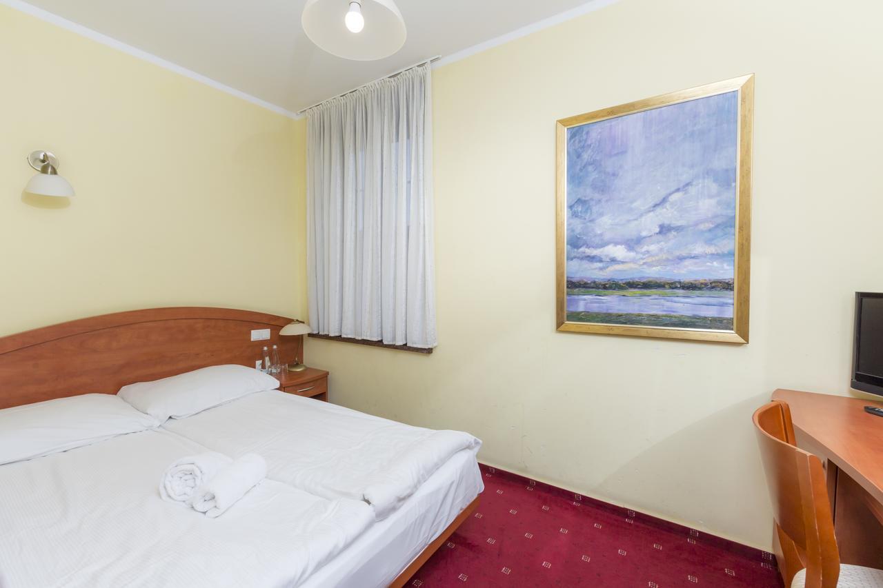 קוסטרזין נאד אודרה Hotel Bastion מראה חיצוני תמונה